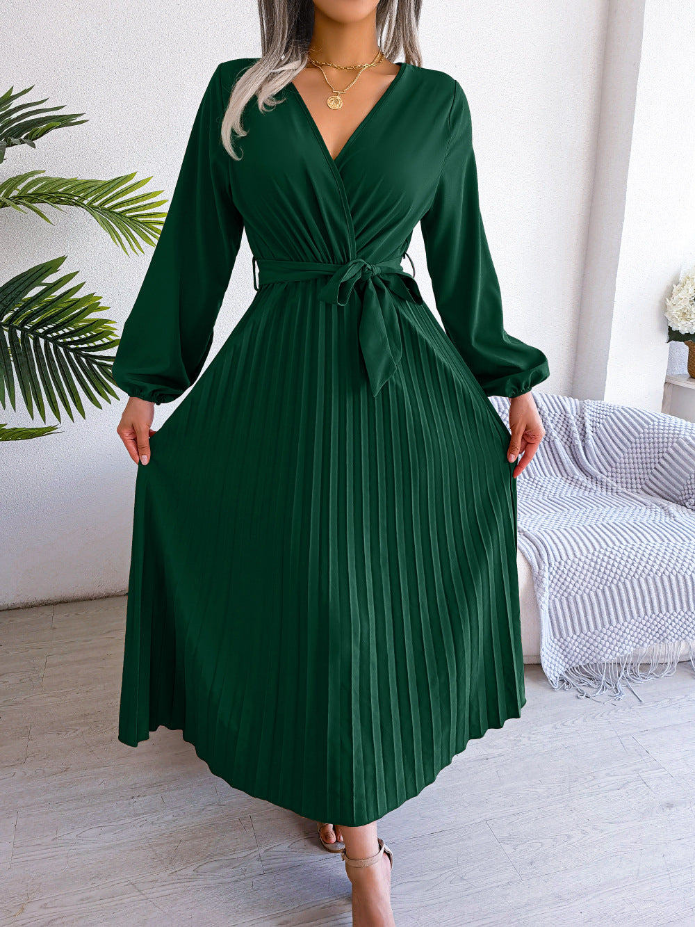 Aventura – Elegantes Plissee-Wickelkleid